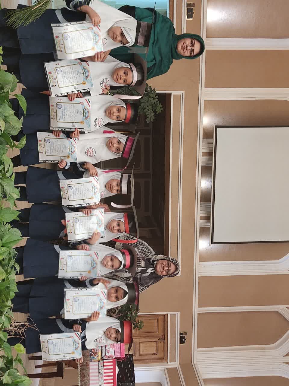 جشن فارغ التحصیلی کودکستان عفاف در خانه حاجی بابایی 